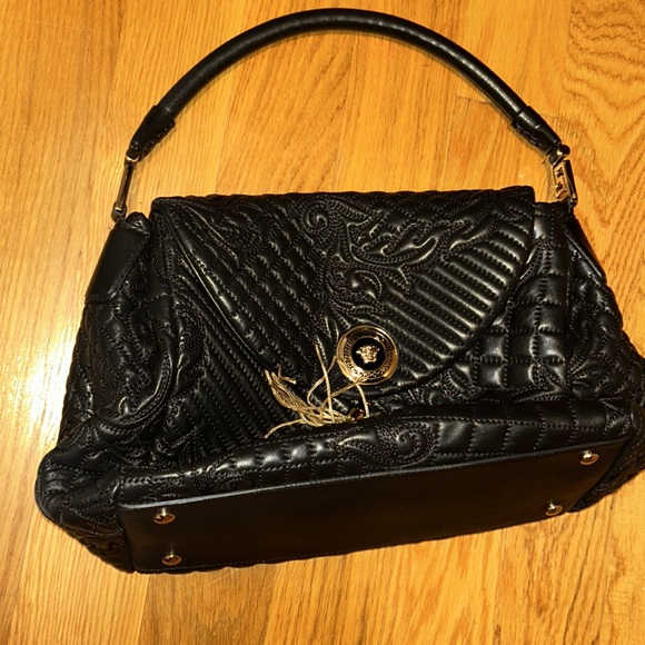 100% Authentic Versace Women’s Handbag in Nappa Ricamo Barocco Black Leather - Picture 3 of 14